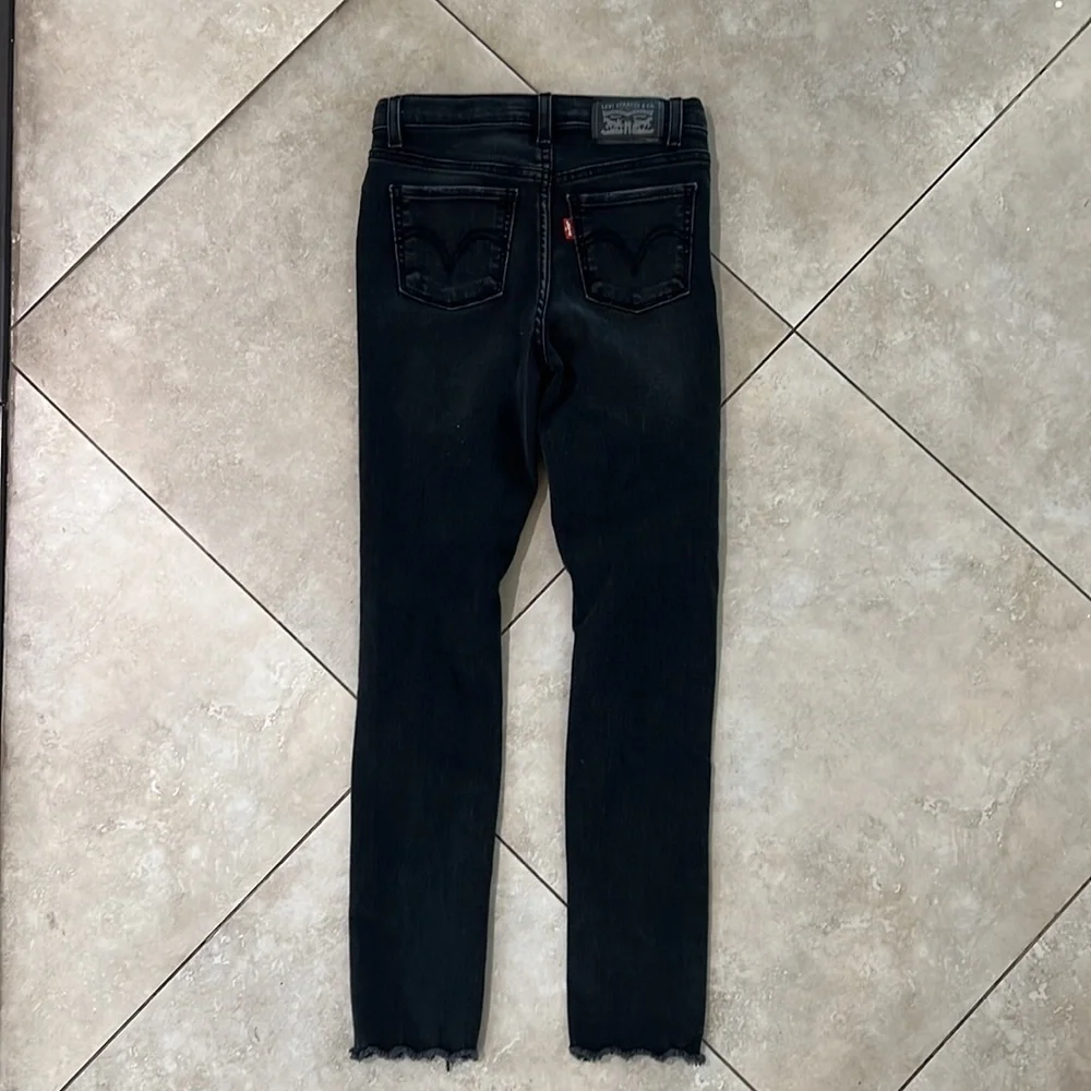 Levi’s High Rise Super Skinny Distressed Jeans Size 8